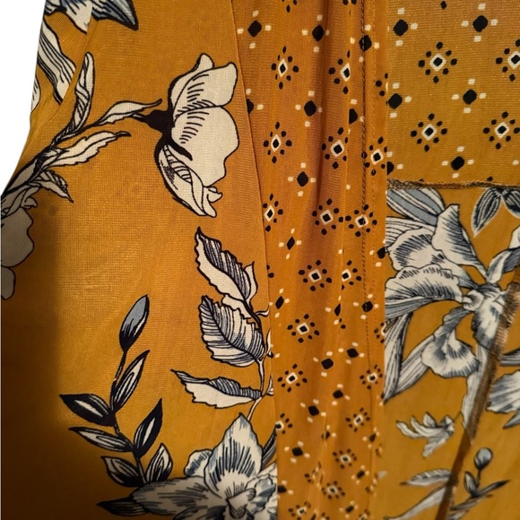 NWT Siren Lily Women’s Mustard Floral Coverup – 1X – Sheer Shawl with Sleeves - Picture 4 of 6